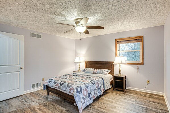 3 bedrooms, iron/ironing board, Internet, bed sheets