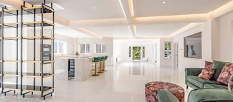 Royal Windsor Escape | Luxury 5 Acres Mansion, Helipad & Tennis Court