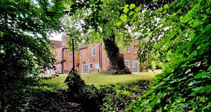 Royal Windsor Estate | 5 Acres of Lush Green Gardens, Luxury Stay & Helipad