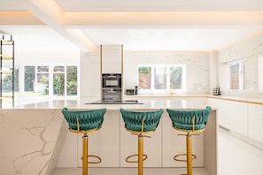 Fridge, oven, dishwasher, coffee/tea maker