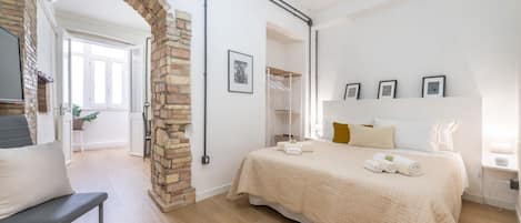 1 bedroom, WiFi, bed sheets