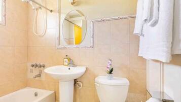 毛巾、肥皂、卫生纸