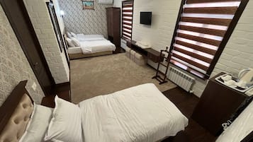 Quarto triplo básico | Wi-Fi de cortesia