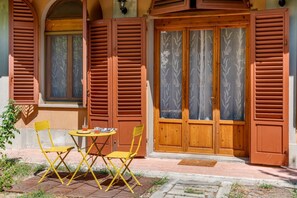 Outdoor dining - La Limonaia - Sweet Dreams in Florence (Firenze)