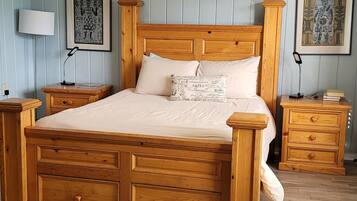 1 bedroom, bed sheets