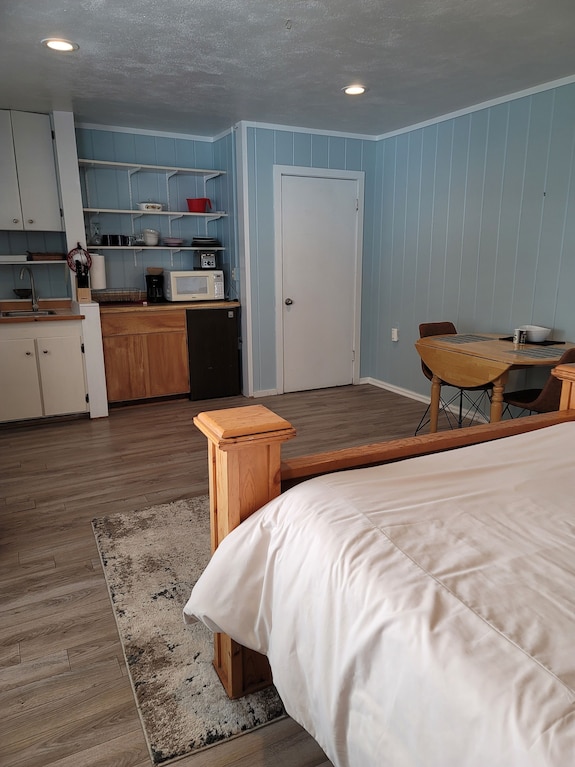 Mendocino Garden Studio #4, Full Kitchen - Mendocino, CA