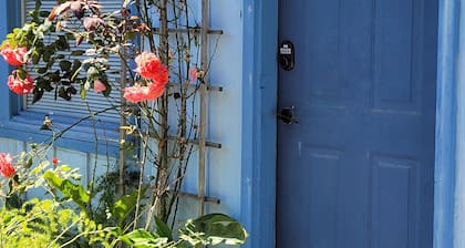 Mendocino Garden Studio #5, Full kitchen