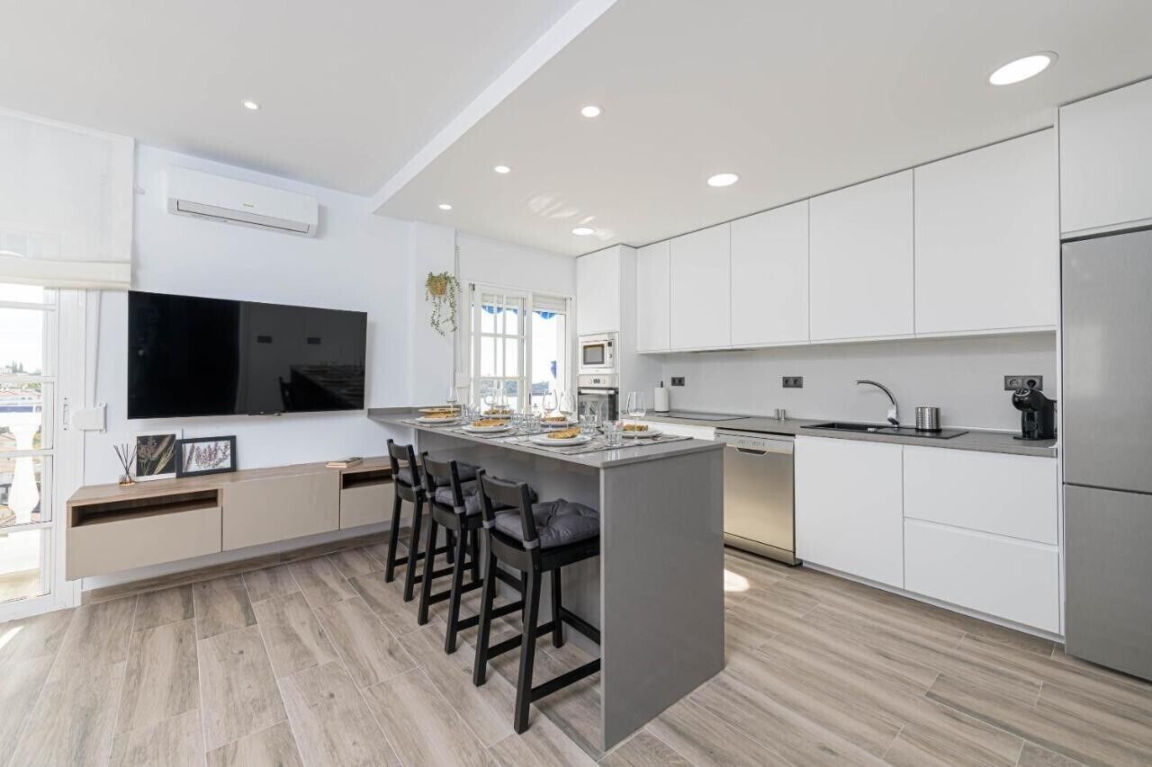 雪櫃、微波爐、焗爐、爐具