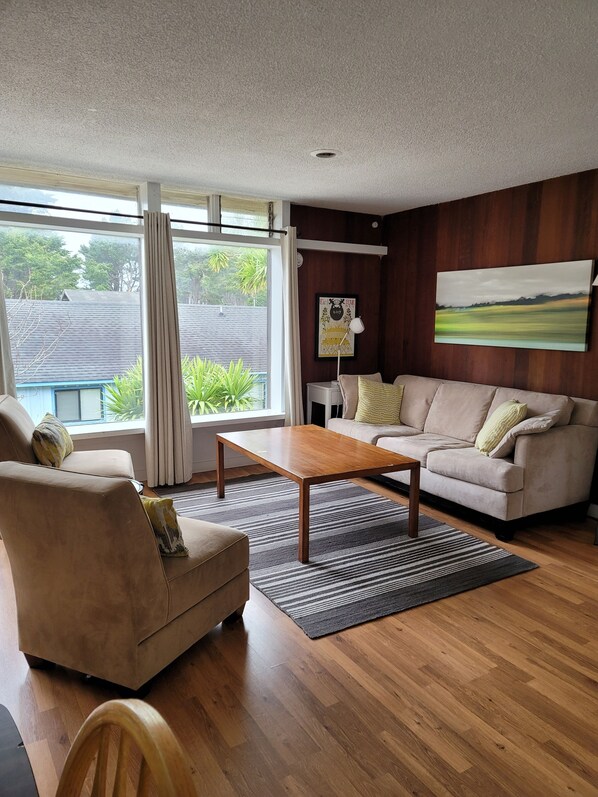 Living area - Mendocino 2nd Floor Studio #7 in the Village, full kitchen (Mendocino)