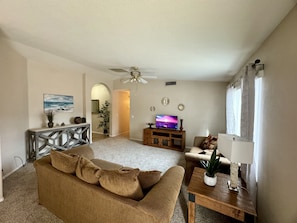 Living area - Cozy Home Freshly Renovated near Davis Monthan Air Force Base (Tucson)