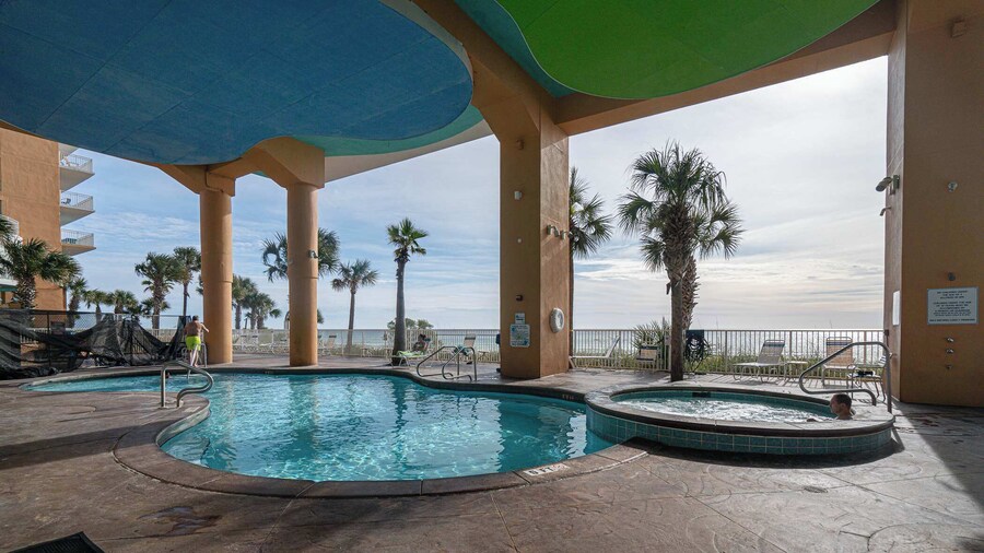 Beachfront Haven 2 BDR Kid-friendly Resort!