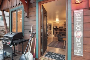 Huis, meerdere bedden, balkon, uitzicht op bergen (Tahoe Pines Cabin) | Buiten dineren