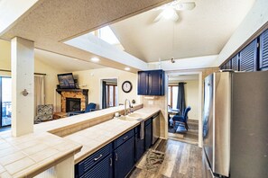 Interior - Serenity Now Quiet 4 BDR Next to Margaritaville! (Osage Beach)