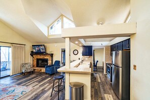 Private kitchen - Serenity Now Quiet 4 BDR Next to Margaritaville! (Osage Beach)