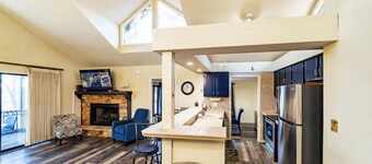 Serenity Now Quiet 4 BDR Next to Margaritaville!