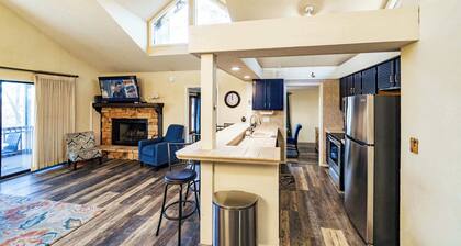 Serenity Now Quiet 4 BDR Next to Margaritaville!