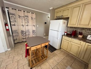 Interior - Bluegrass Bliss (Horse Cave)