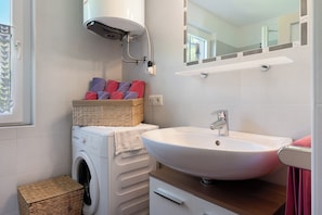 Shower, hair dryer, towels