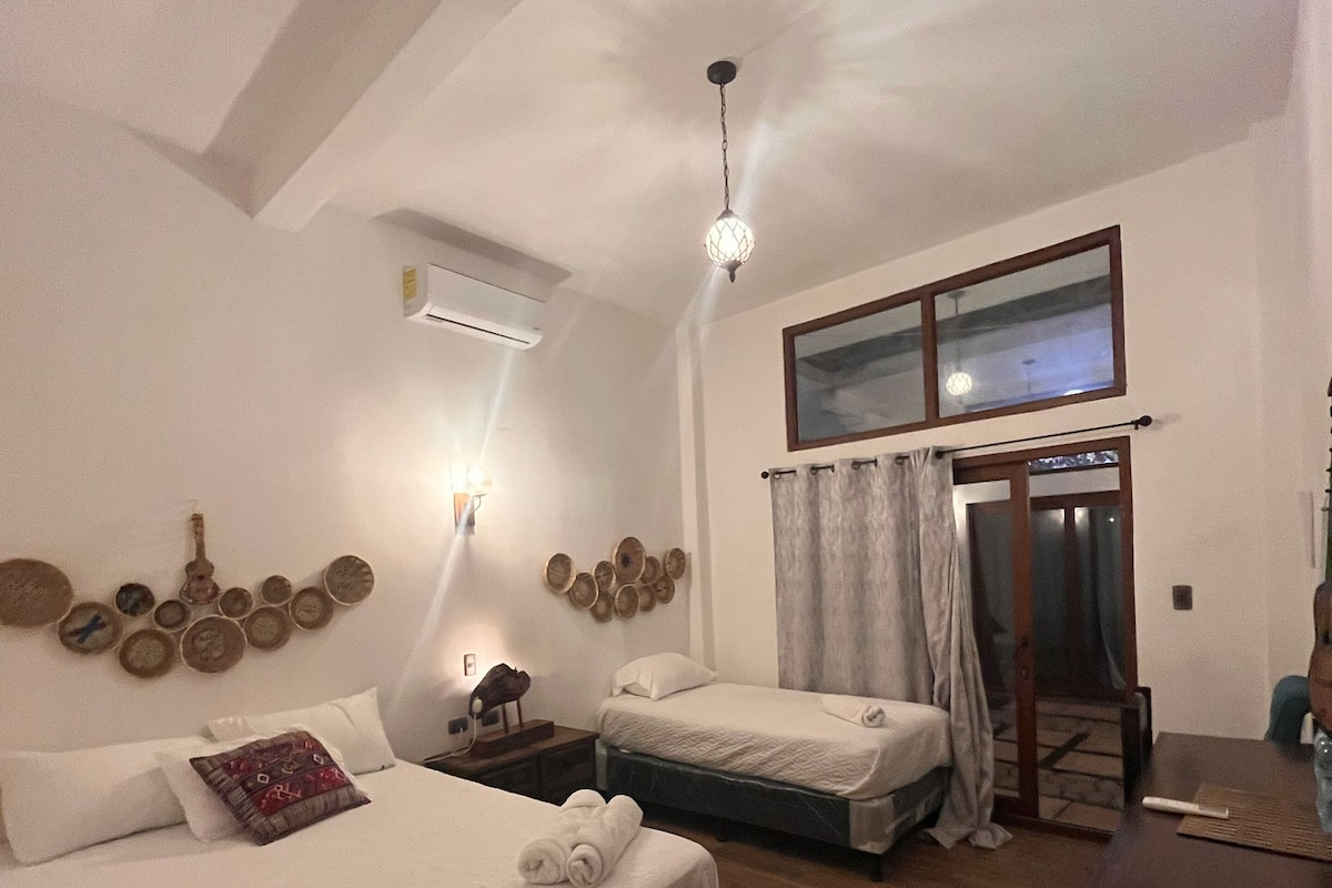 Deluxe Τρίκλινο Δωμάτιο | Γραφείο, χώρος εργασίας για λάπτοπ, δωρεάν Wi-Fi