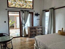 Habitación Deluxe doble, 1 cama de matrimonio | Escritorio, espacio para trabajar con un portátil, wifi gratis