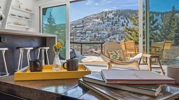 House, Multiple Beds, Hot Tub, Mountain View (Mainstreet Masterpiece) | Interior