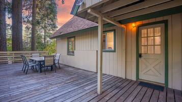 Cabin, Multiple Beds, Patio, Mountain View (Brookside Cottage) | Terrace/patio