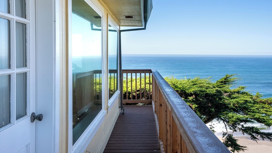 Stunning Coastal Cottage w/ Views of Monterey Bay!