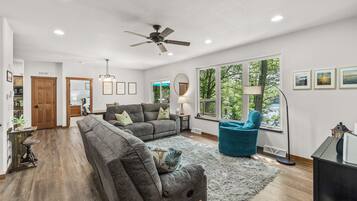 Smart TV, reproductor de DVD, libros, estéreo