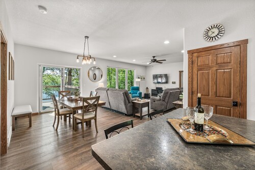 Lakefront Stay Near Harrison Hills Trails