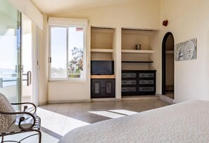 5 bedrooms, desk, free WiFi, bed sheets