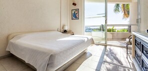 5 bedrooms, desk, free WiFi, bed sheets