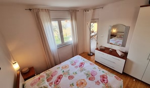 2 chambres, fer et planche à repasser, Wi-Fi, draps fournis
