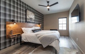 10 Schlafzimmer, Bügeleisen/Bügelbrett, Reisekinderbett, WLAN