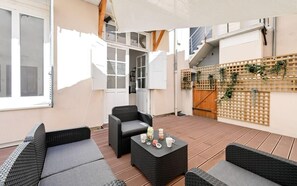 Terrace/patio - 🏡 The Valmy Retreat – Peaceful & Private Terrace (Lyon)