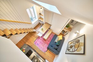 TV - 🏠 Beautiful renovated apartment – Cours Lafayette, near Halles Paul Bocuse (Lyon)