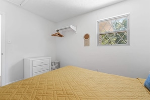 Casa, varias camas, patio, vista al jardín (Enchanted Woods Retreat Branson) | 5 habitaciones, wifi gratis y decoración personalizada 
