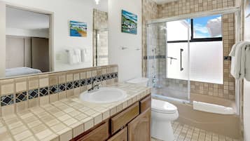 House, Multiple Beds, Patio, Garden View (La Selva Beach Haven) | Bathroom