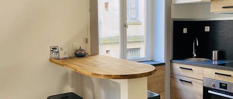 Refrigerador, horno, cafetera y tetera y tostadora