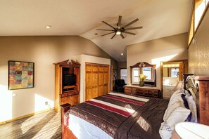 Rumah, Beberapa Tempat Tidur, patio (Redbud Retreat) | 4 kamar tidur dan didekorasi berbeda-beda
