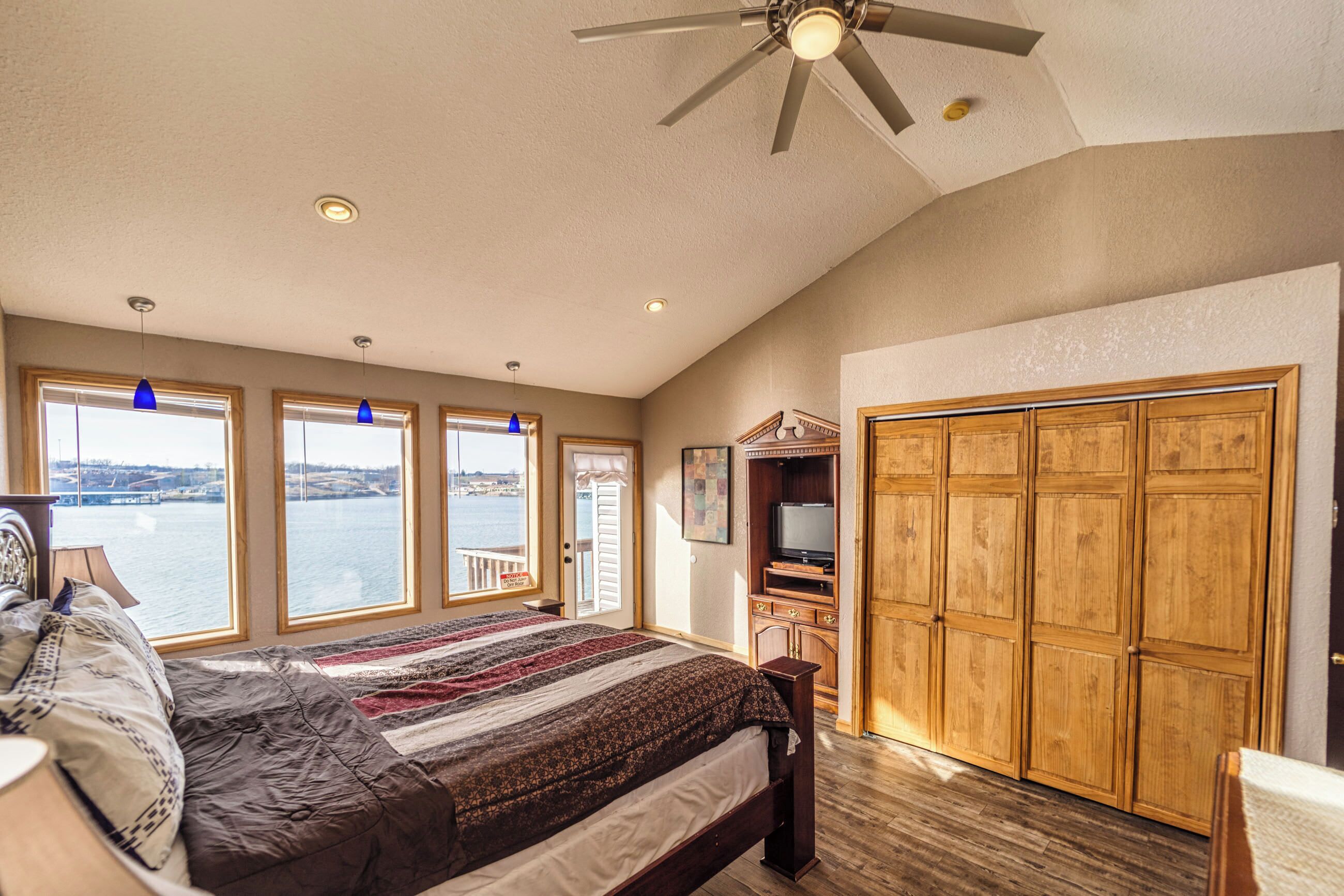 4 bedrooms, individually decorated, individually furnished, free WiFi