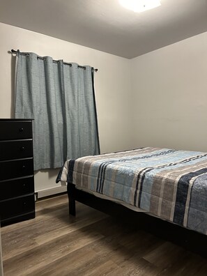 1 bedroom, desk, free WiFi, bed sheets