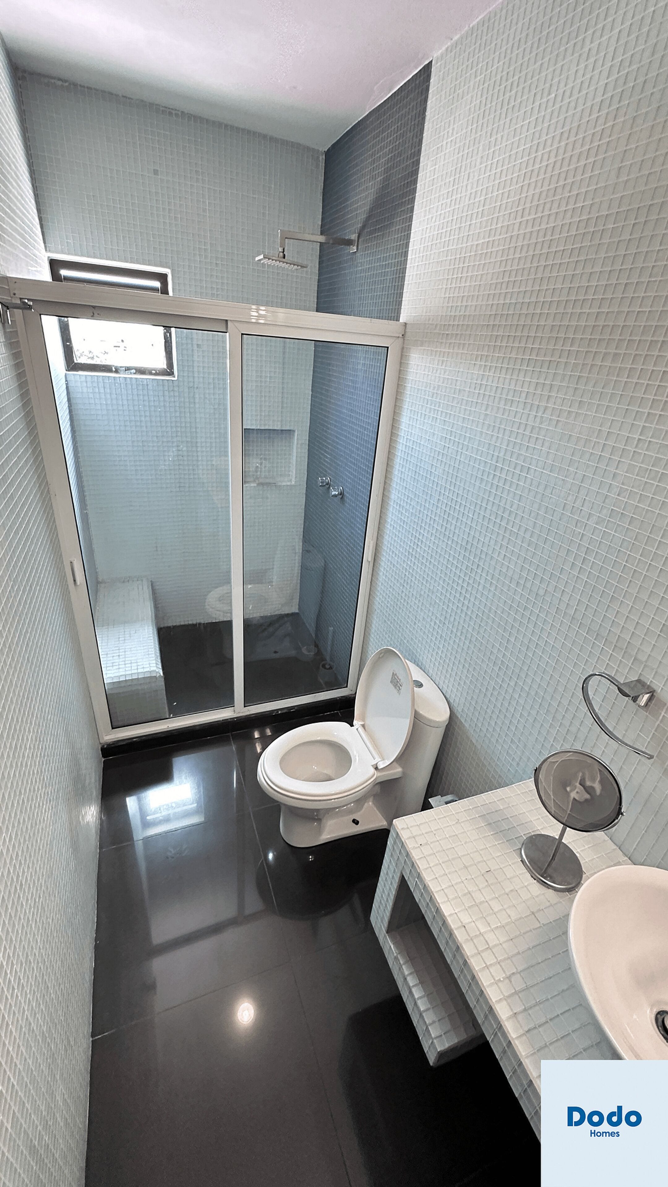 Traditional Apartment | Bathroom