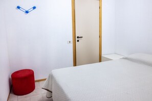 1 bedroom, bed sheets - SE040 - Senigallia, two-room apartment facing the sea with garden (Senigallia)