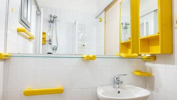 Shower, bidet, towels