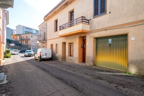 Exterior - 'Nausicaa's Apartment' Spacious Apartment in the Center of Trinità d'Agultu (Trinità d'Agultu e Vignola)