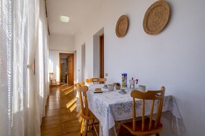 Dining - 'Nausicaa's Apartment' Spacious Apartment in the Center of Trinità d'Agultu (Trinità d'Agultu e Vignola)