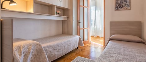 2 عدّة غرف نوم وواي فاي مجانًا وملاءات أسرّة