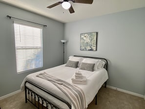 3 bedrooms, iron/ironing board, WiFi, bed sheets