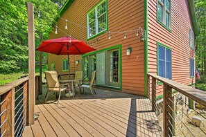 Outdoor dining - Bear's Eye View' - Mountain Retreat w/ Hot Tub! (Acme)