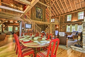Dining - Bear's Eye View' - Mountain Retreat w/ Hot Tub! (Acme)